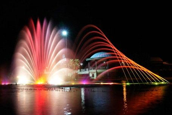 Commercial value and artistic function of musical fountain