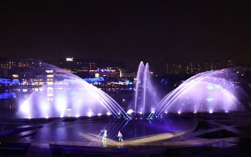 How does a musical fountain work