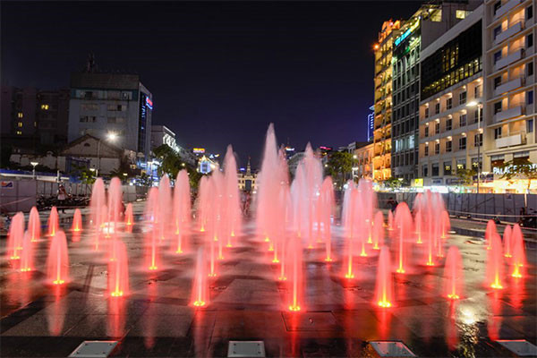 Why does the musical fountain have a rhythm